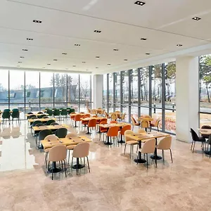 Ibis Styles Ambassador Airport T2 מלון